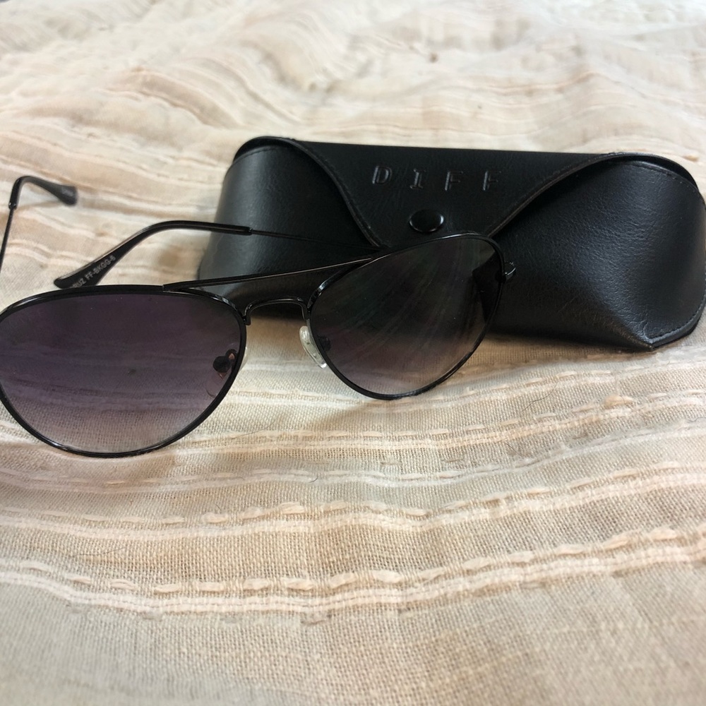 Diff Eyewear Black Aviators